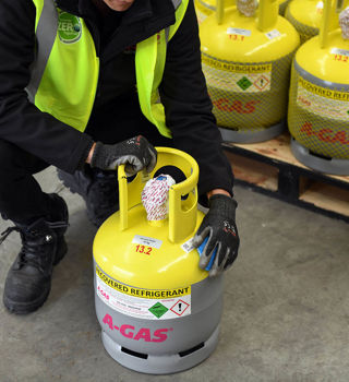 NZ Operator With Cylinder (7)