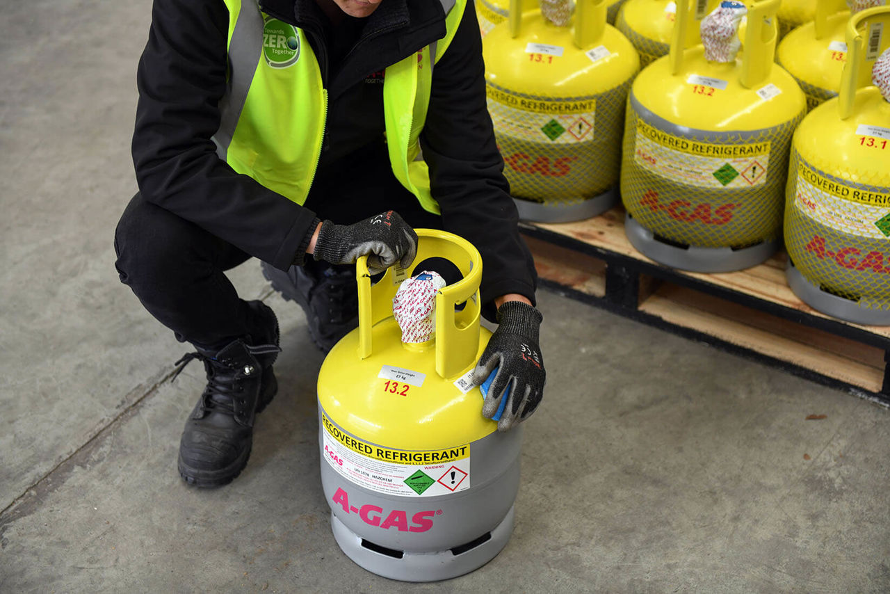 NZ Operator With Cylinder (7)