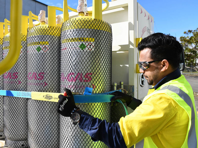 NZ Operator With Rapid Cylinders (2)